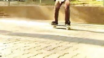 成人手扶滑板视频教学,跟随视频轻松学会滑板技巧