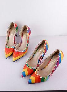 成人趣味高跟鞋铆钉视频,成人趣味高跟鞋的时尚演绎