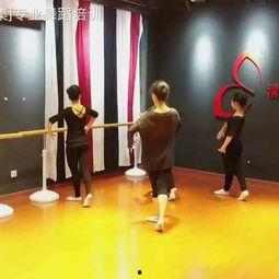 成人舞蹈带灯笼的视频,成人舞蹈中的灯笼魅力演绎